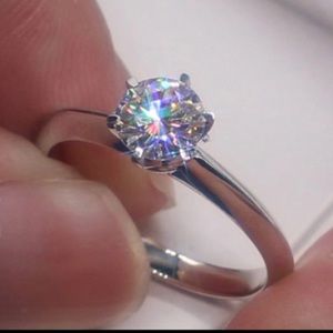 New 18 k white gold engagement ring